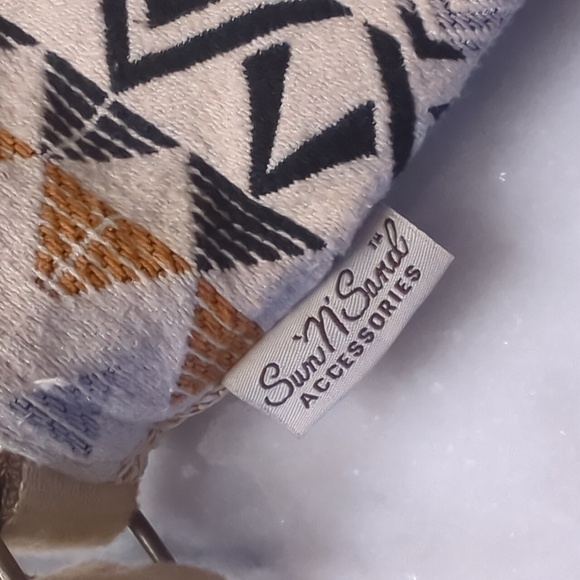 SUN & SAND CROSSBODY BAG and matching zip pouch - Picture 7 of 8